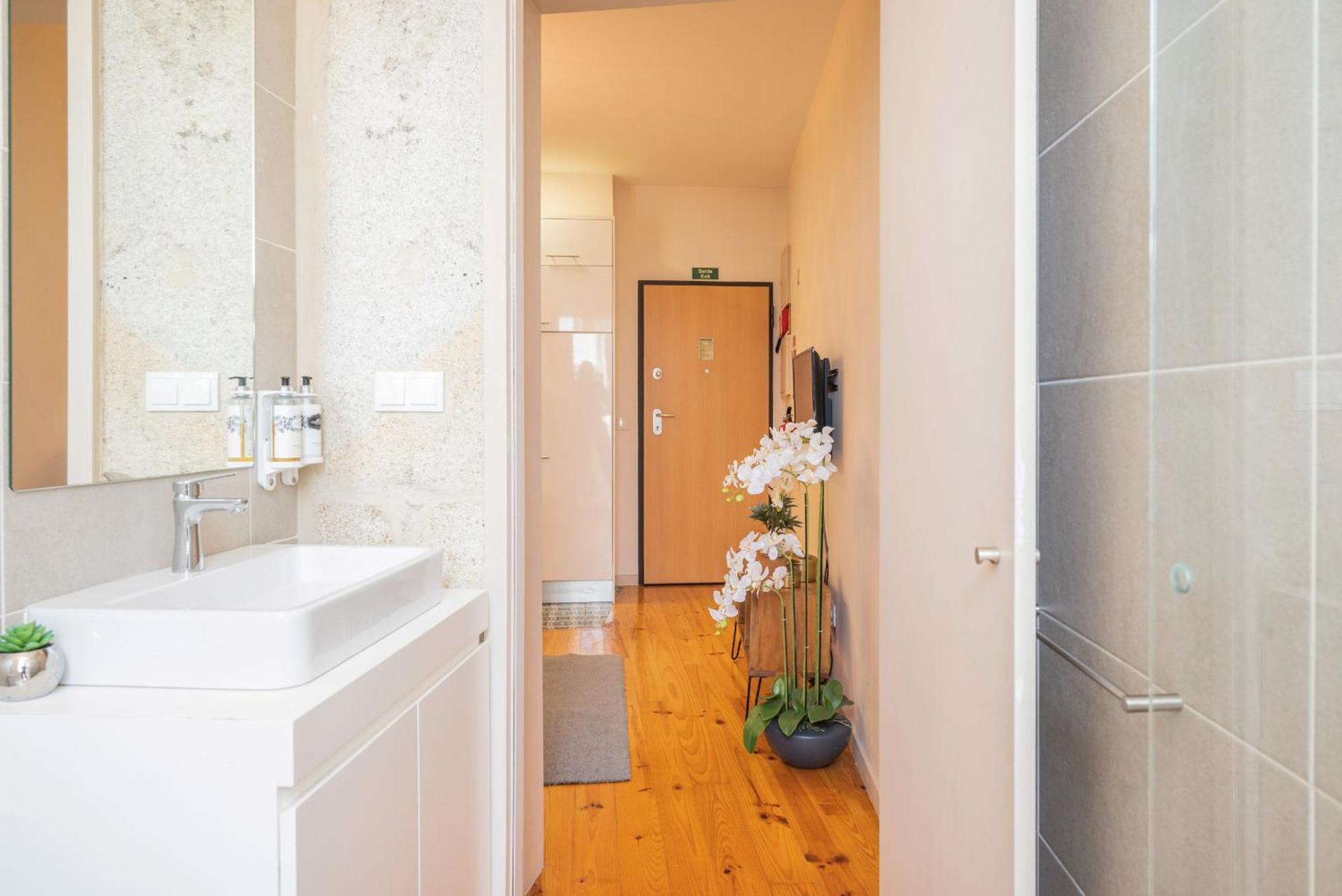 Lovely Charm House Downtown Porto Near Metro With Ac Экстерьер фото